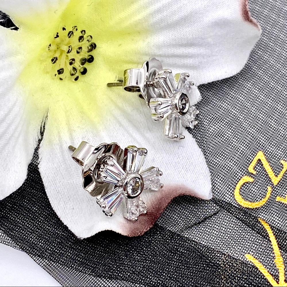 NWT Kenneth Jay Lane Baguette Flower Earrings - Picture 10 of 14